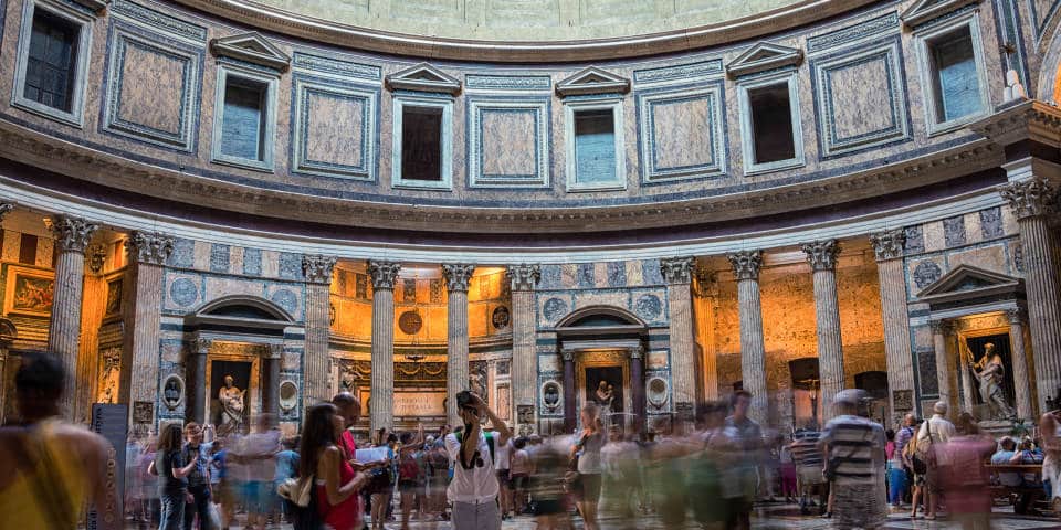 Decoraciones dentro del Panteón de Roma