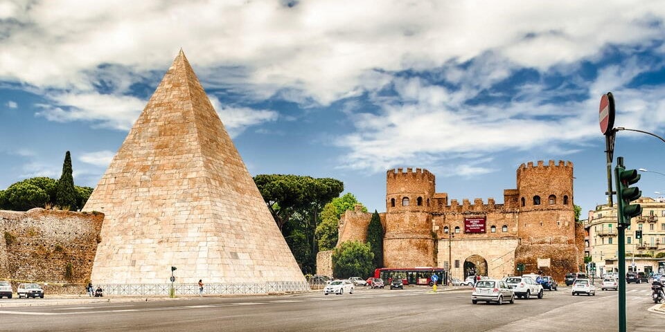 Pirámide de Cayo Cestio en Roma