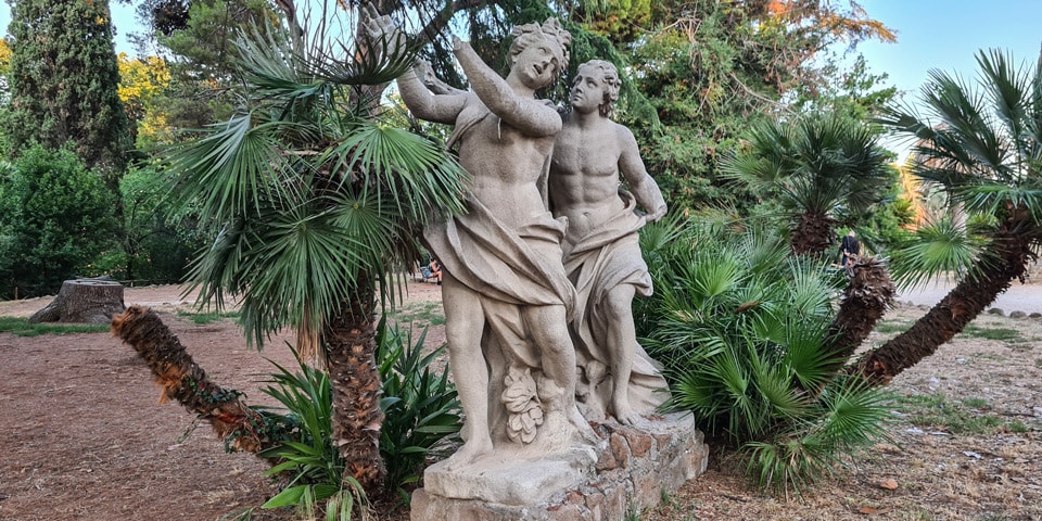 Grupo de arenisca del siglo XVIII de Apolo persiguiendo a Dafne en Villa Sciarra, Roma