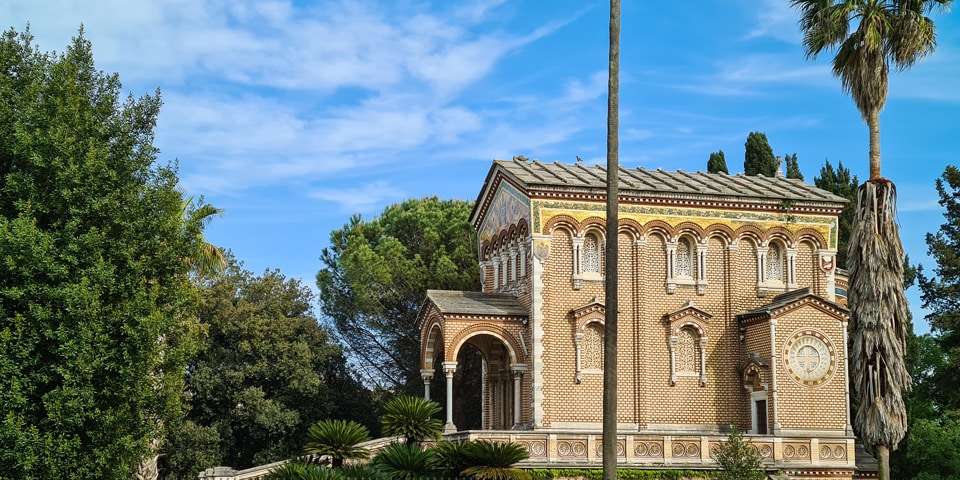 Cappella Doria Pamphilj, capilla funeraria neomedieval de la familia en Villa Doria Pamphilj