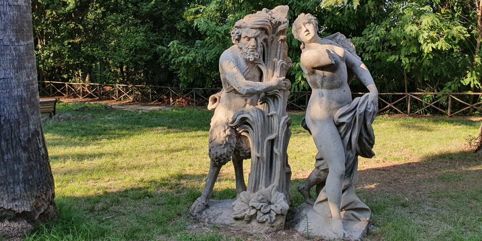 Grupo de arenisca de Pan sosteniendo cañas junto a la ninfa Siringa en Villa Sciarra, Roma
