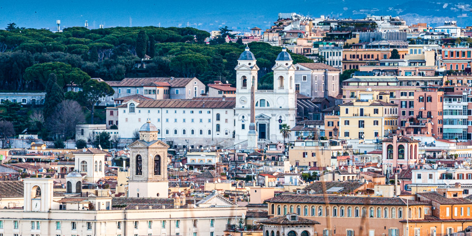 Trinità dei Monti y su obelisco vistos desde Piazzale Garibaldi